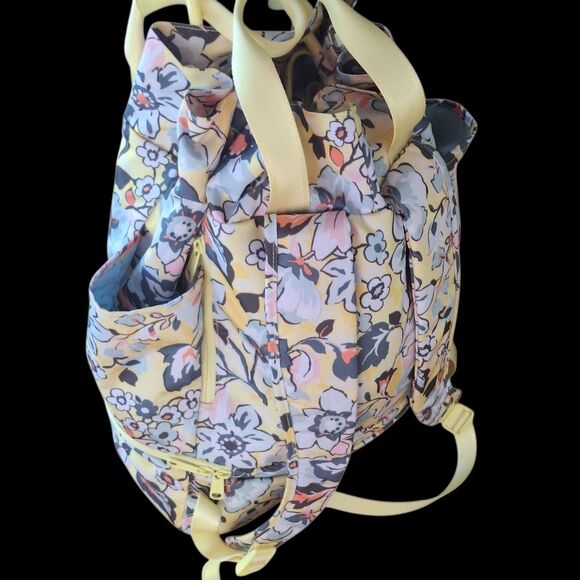 Vera Bradley Sunny Garden ReActive Backpack Sport Bag Yellow Floral Huge NWOT - Picture 2 of 16